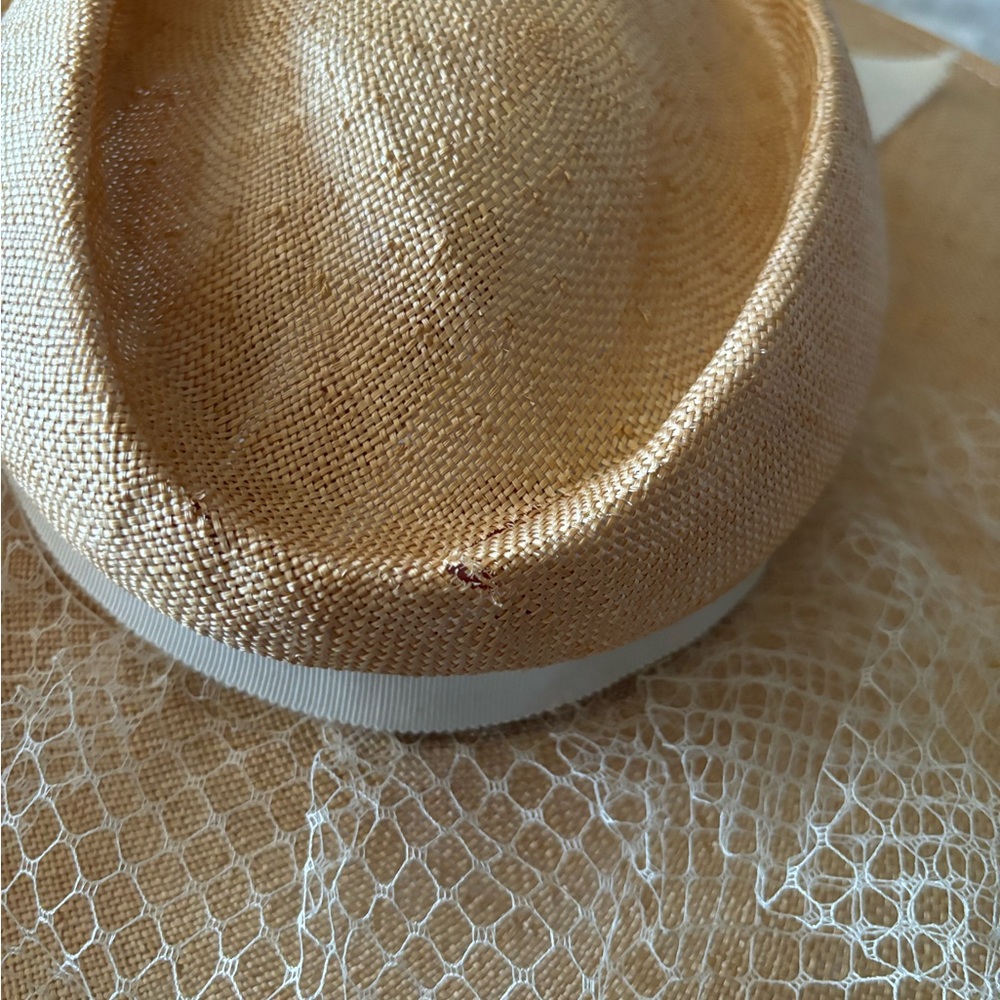 Vintage straw broad brimmed hat with veil - Picture 3 of 7